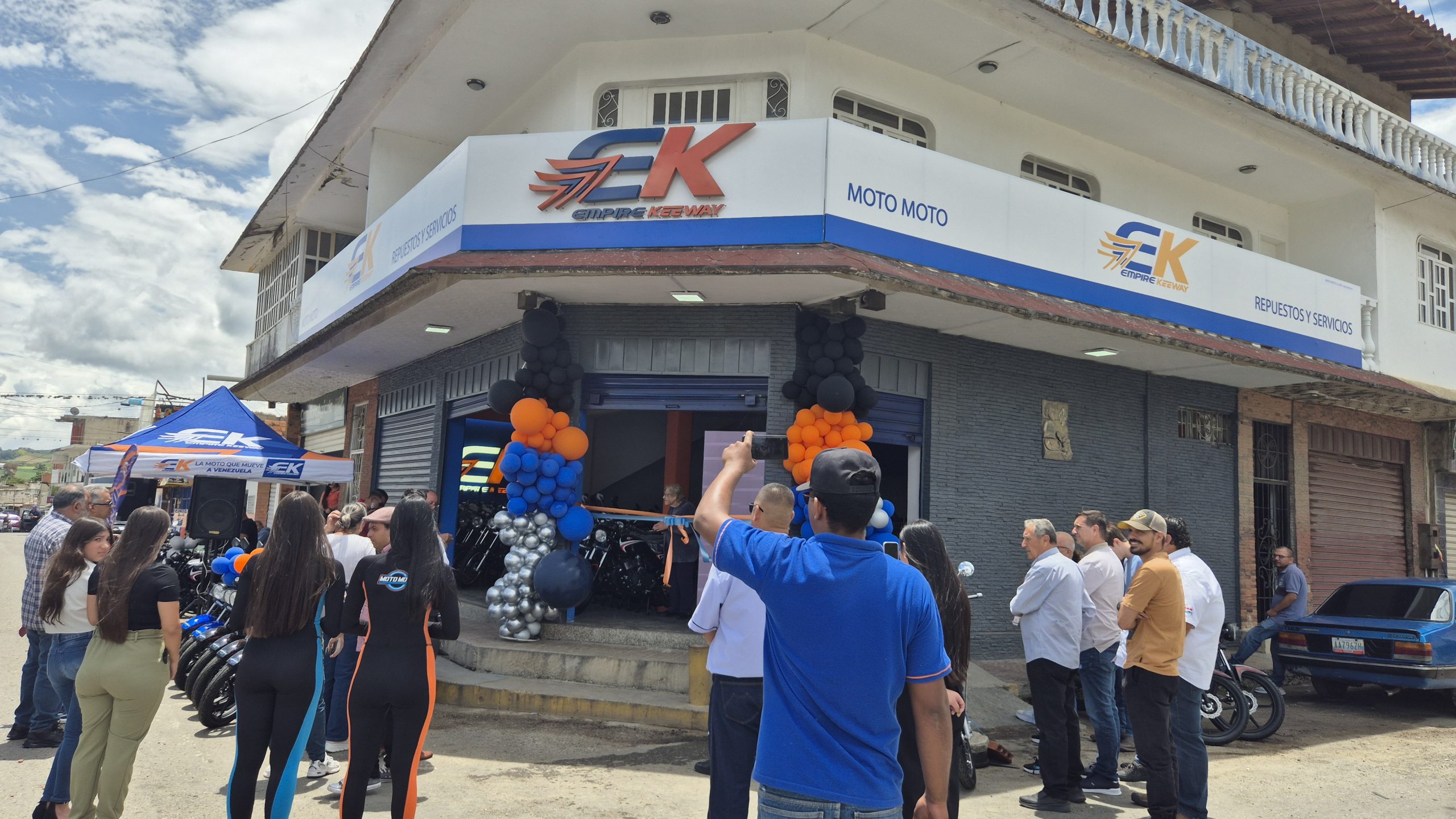 EK lleva a Sanare La Moto que Mueve a Venezuela